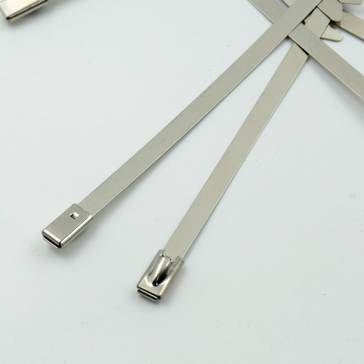 Stainless Steel Cable TIE Used for Solar, Industrial and Home Improvement Multipurpose HIGH Strength, Self-Locking Zip Ties, Multi-purpose Tie, Portable Rustproof 100Pcs Wide Application Zip Tie Set for Building (4.6x100MM / 100 pcs Set)