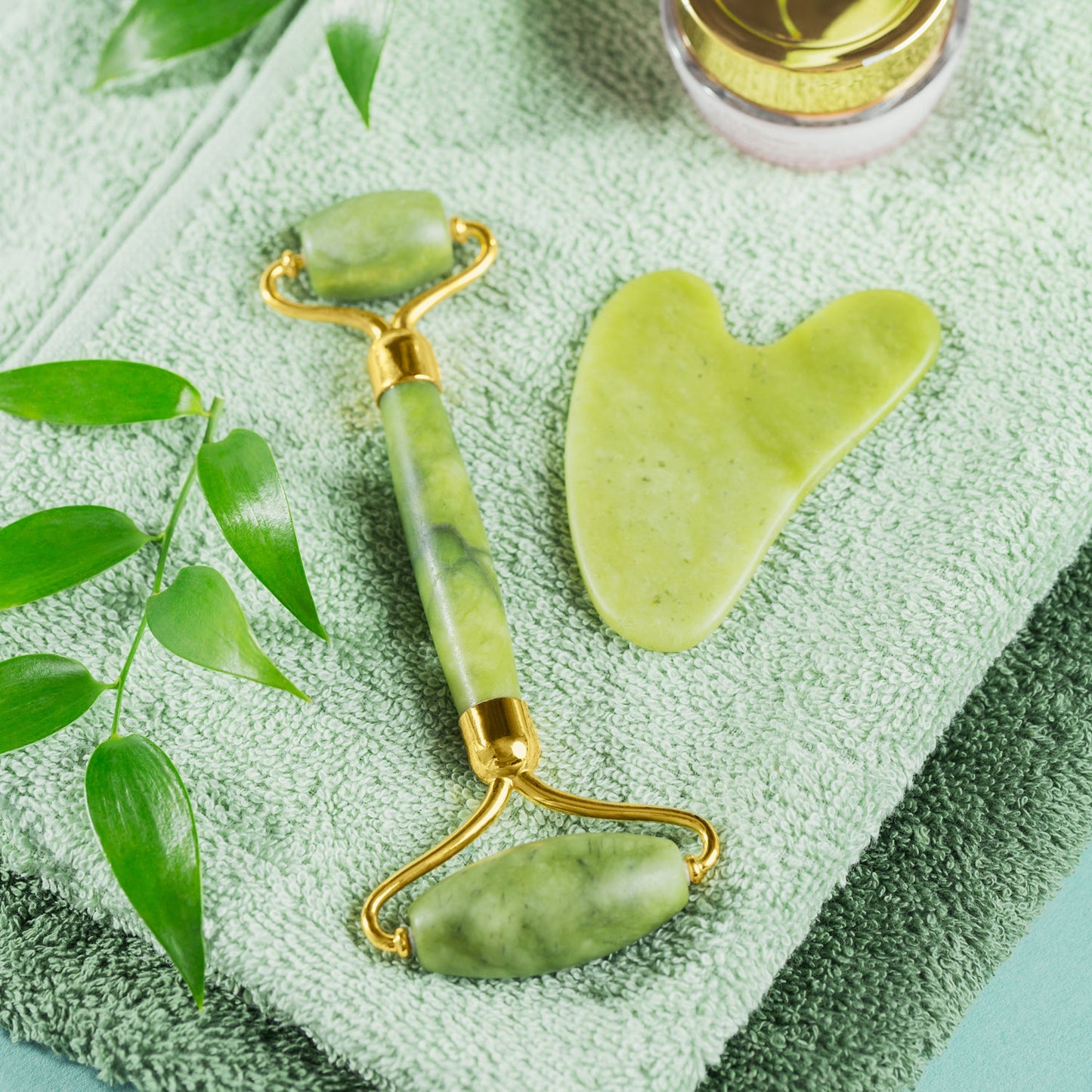 Gua Sha Stone and Anti Aging Jade Roller Massager (X641)