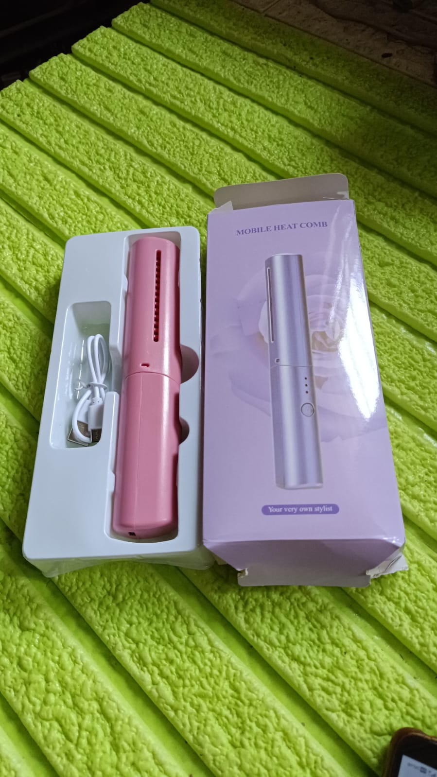 MOBILE HEAT COMB / HAIR STRAIGHTENER (1PC)