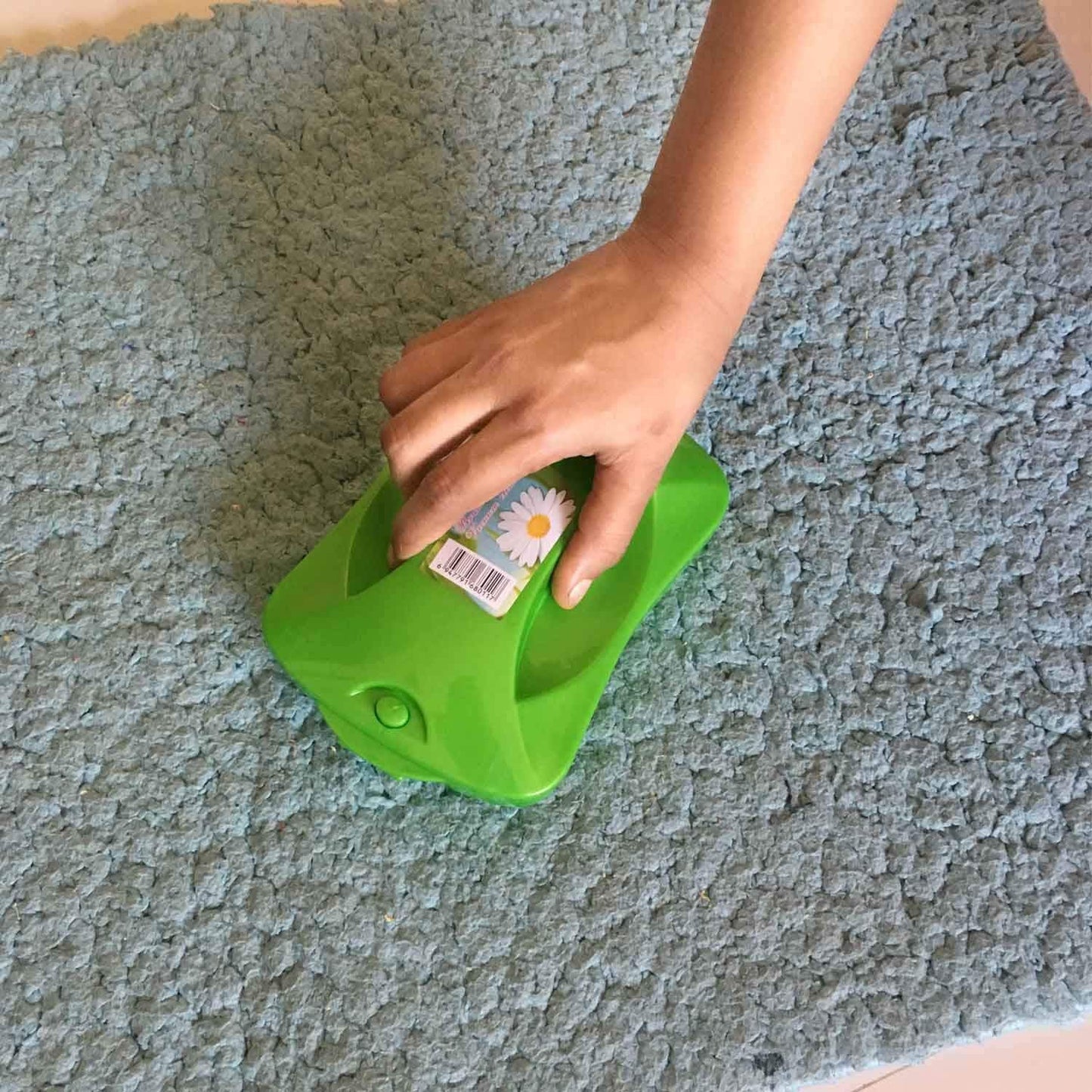 Plastic Handheld Carpet Roller Brush Cleaning with Dust Crumb Collector, Wet, and Dry Brush (X812)