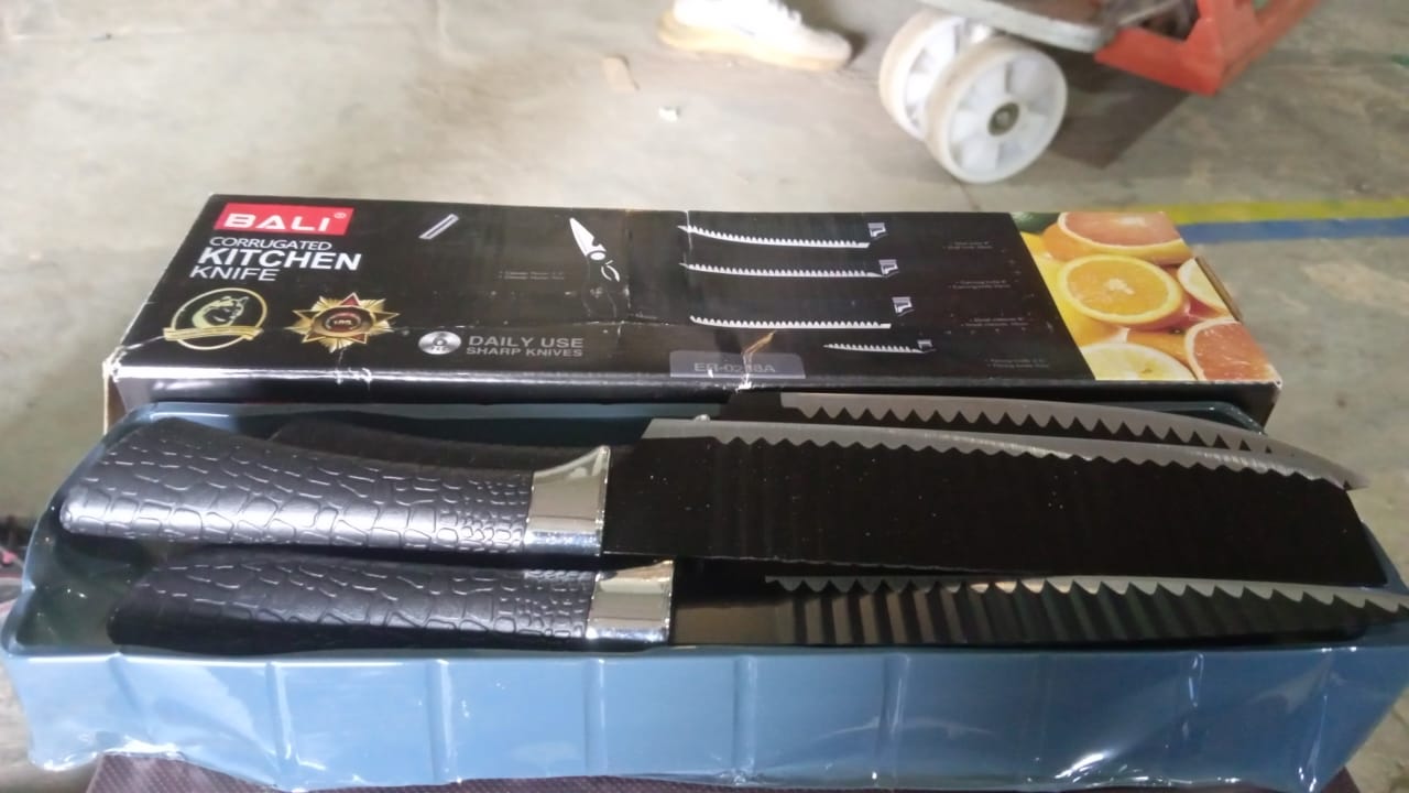Stainless Steel Knife Set With Chef Peeler And Scissor (6 Pieces) (X340)