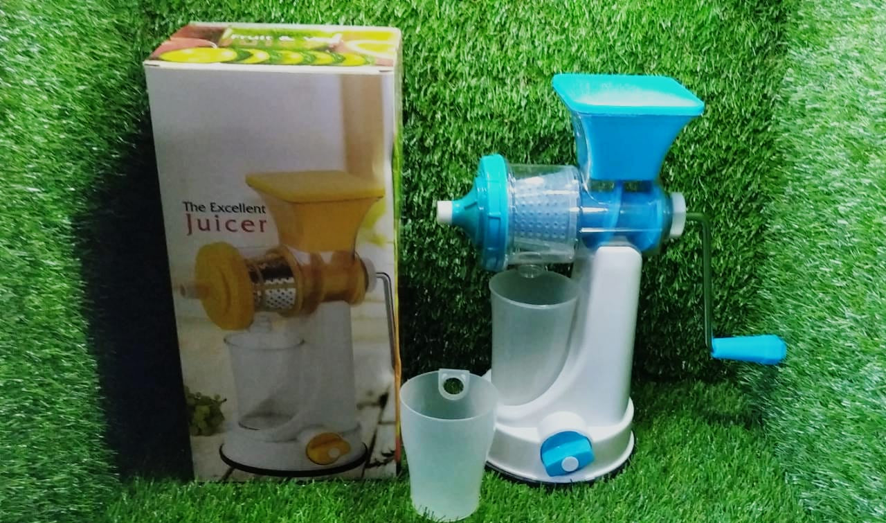 Manual juicer with cup for easy use