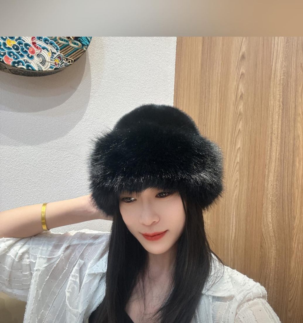 Women Fauxe Fur Fashion Winter Hat