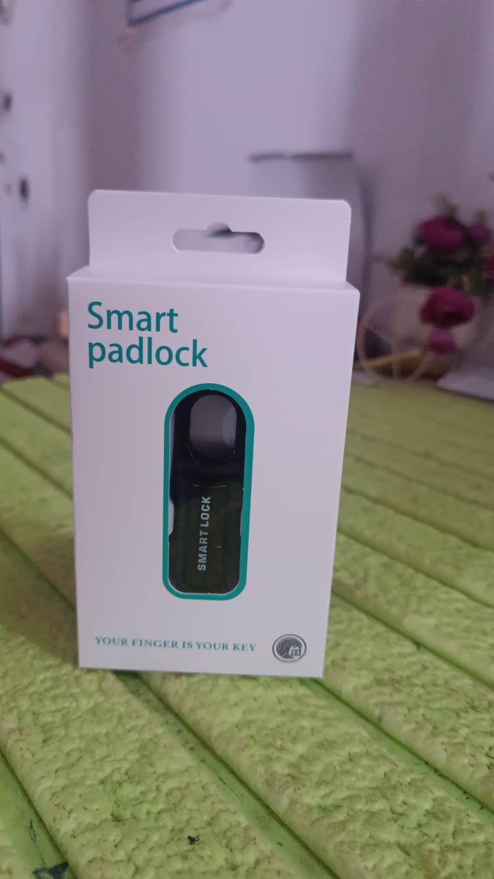 Small USB Rechargeable Smart Fingerprint Padlock for Locker (X1022)
