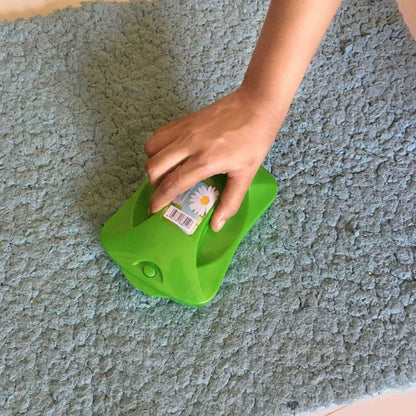 Plastic Handheld Carpet Roller Brush Cleaning with Dust Crumb Collector, Wet, and Dry Brush (X812)
