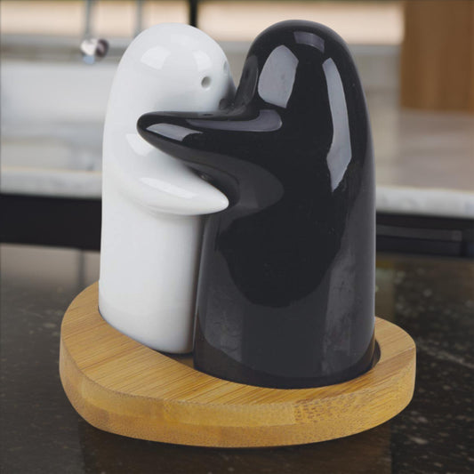Ceramic Salt And Pepper Seasoning And Spice Shakers Cute (2 Pcs Set) (X979)