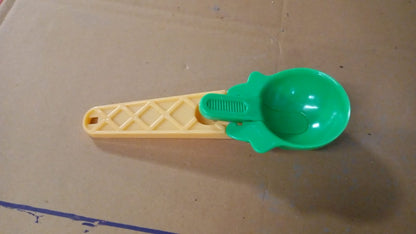 Ice Cream Spoons 2pcs Plastic Cupcake Spoons Aps Fruit Ball Player (2 Pc)